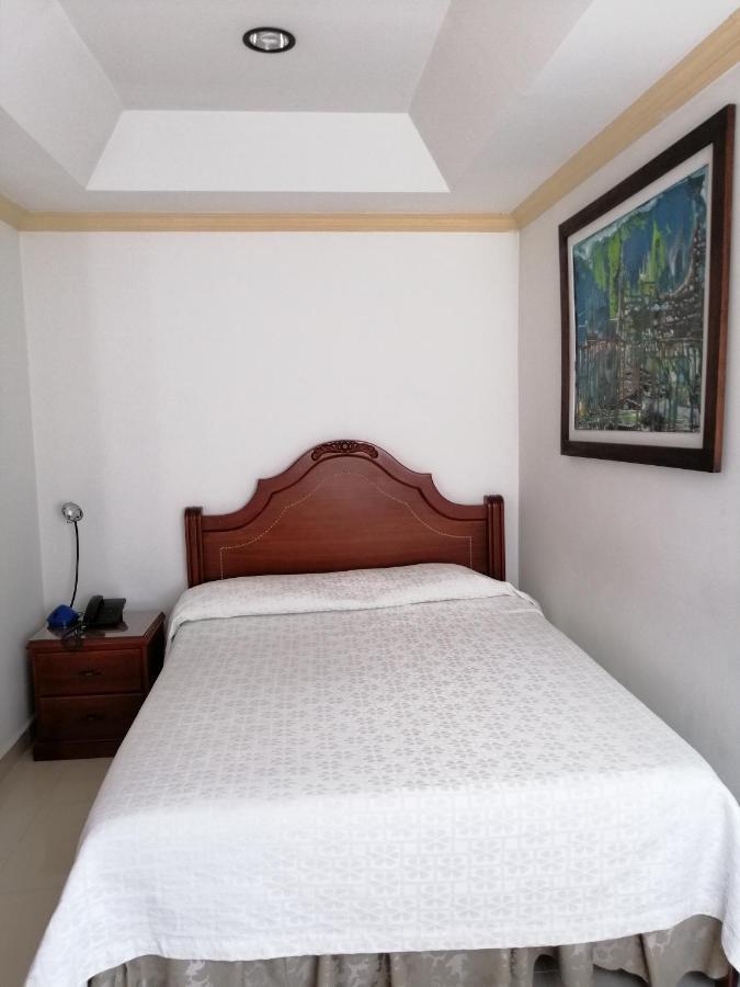 Hotel Bolivar Plaza Manizales Bagian luar foto
