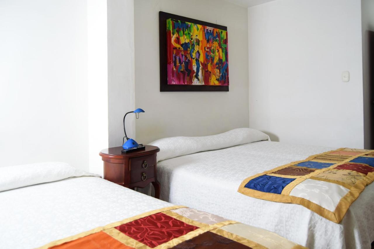 Hotel Bolivar Plaza Manizales Bagian luar foto