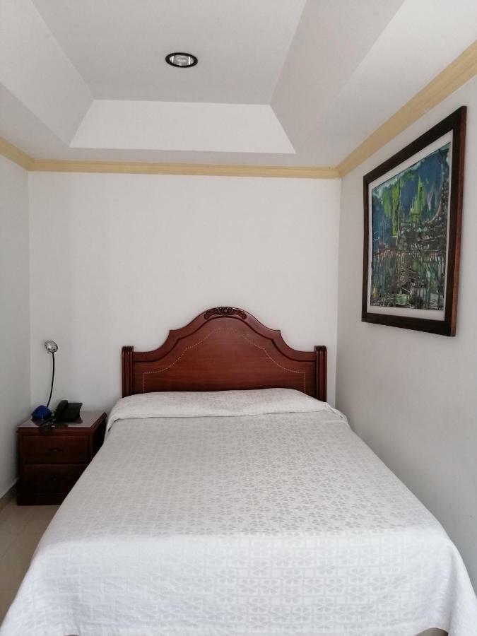 Hotel Bolivar Plaza Manizales Bagian luar foto