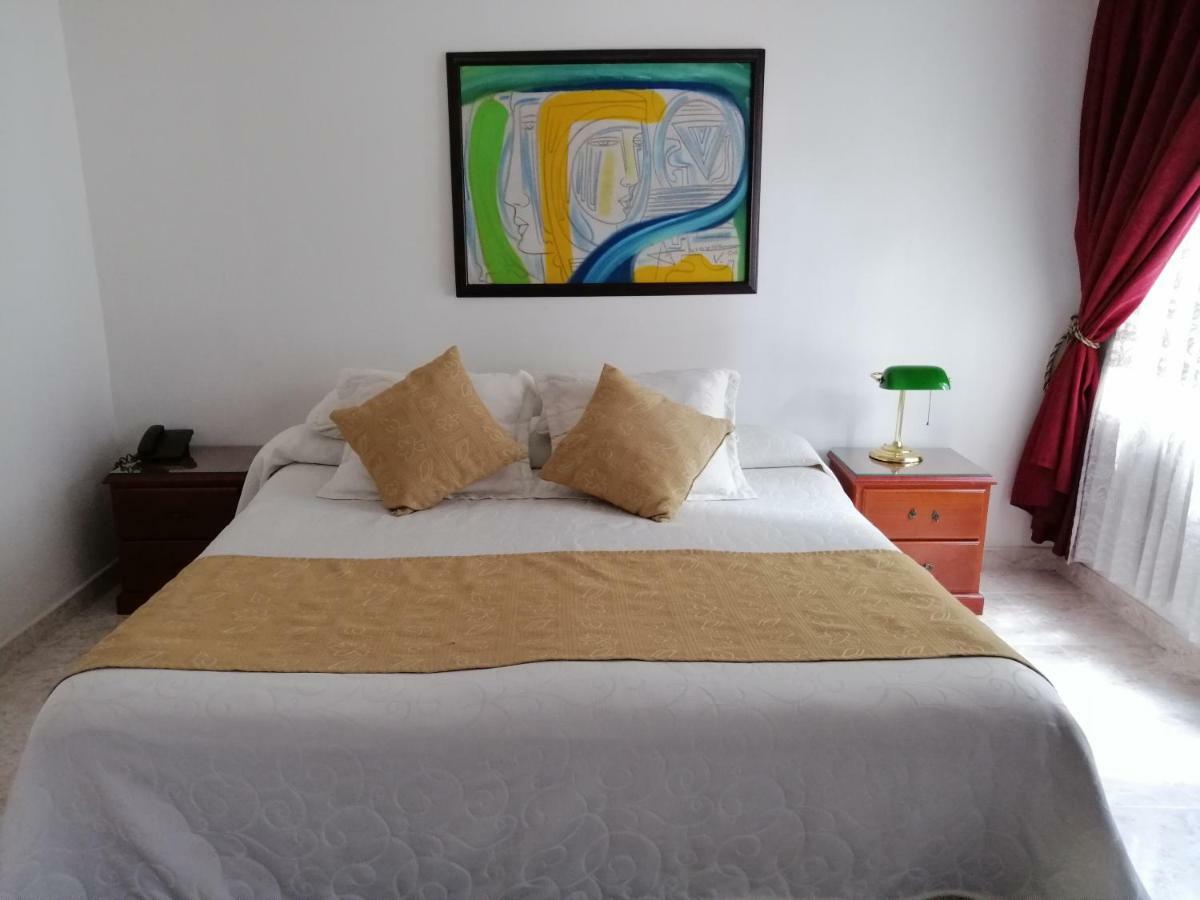 Hotel Bolivar Plaza Manizales Bagian luar foto