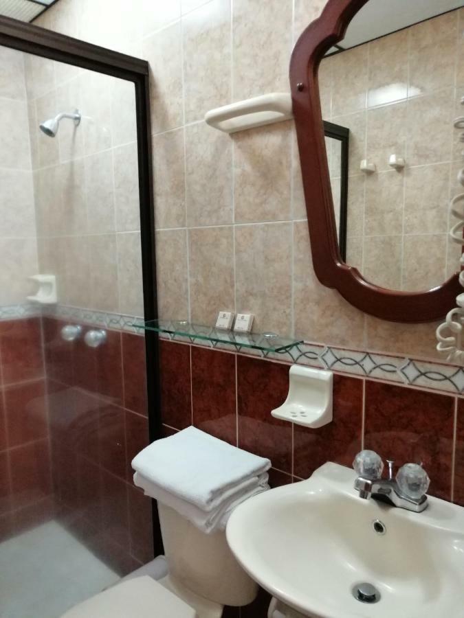 Hotel Bolivar Plaza Manizales Bagian luar foto